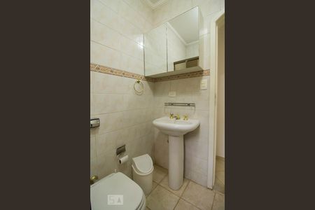 Casa à venda com 375m², 3 quartos e 2 vagasBanheiro 