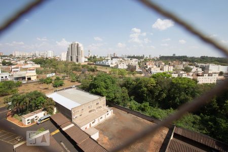 Vista da varanda da sala (esquerda) de apartamento para alugar com 3 quartos, 80m² em Alto da Boa Vista, Ribeirão Preto