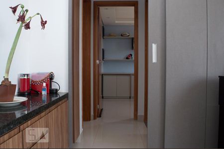 Corredor de apartamento para alugar com 2 quartos, 51m² em Jardim Inconfidência, Uberlândia