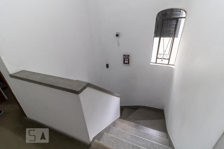 Casa à venda com 240m², 5 quartos e 4 vagasEscada
