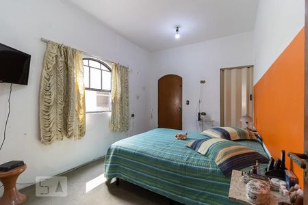 Casa à venda com 240m², 5 quartos e 4 vagasSuíte 1