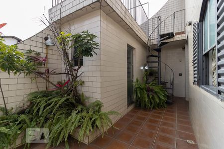 Casa à venda com 240m², 5 quartos e 4 vagasAcesso a Área Externa - Quintal