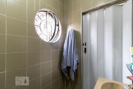 Casa à venda com 240m², 5 quartos e 4 vagasBanheiro da Suíte 2