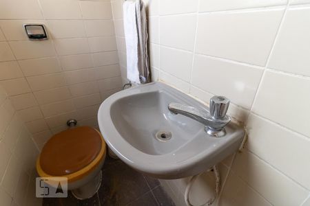 Casa à venda com 240m², 5 quartos e 4 vagasBanheiro do Quarto da Edícula