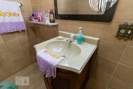 Casa à venda com 240m², 5 quartos e 4 vagasBanheiro da Suíte 1