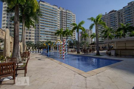 Apartamento à venda com 68m², 2 quartos e 1 vaga Apartamento à venda com 68m², 2 quartos e 1 vagaPiscina