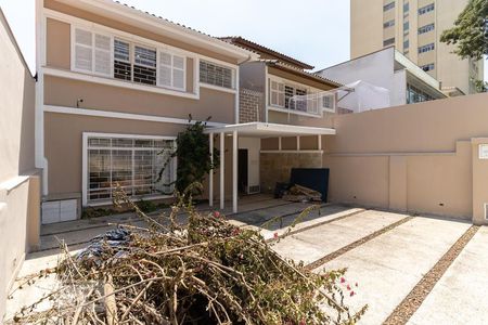 Casa à venda com 240m², 5 quartos e 4 vagas Casa à venda com 240m², 5 quartos e 4 vagasGaragem