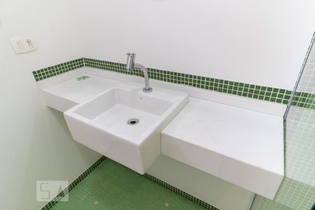 Casa à venda com 240m², 5 quartos e 4 vagas Casa à venda com 240m², 5 quartos e 4 vagasBanheiro Social