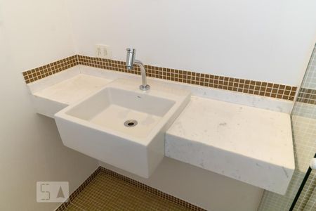 Casa à venda com 240m², 5 quartos e 4 vagas Casa à venda com 240m², 5 quartos e 4 vagasBanheiro da Suíte 1