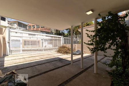Casa à venda com 240m², 5 quartos e 4 vagas Casa à venda com 240m², 5 quartos e 4 vagasGaragem