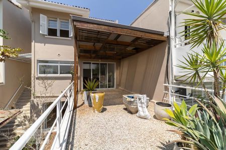 Casa à venda com 240m², 5 quartos e 4 vagas Casa à venda com 240m², 5 quartos e 4 vagasVaranda da copa/Sala de Jantar