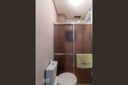 Casa à venda com 240m², 4 quartos e 2 vagas Casa à venda com 240m², 4 quartos e 2 vagasBanheiro de Serviço