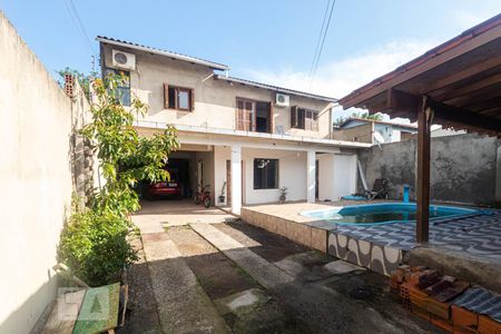 Casa à venda com 240m², 4 quartos e 2 vagas Casa à venda com 240m², 4 quartos e 2 vagasFachada