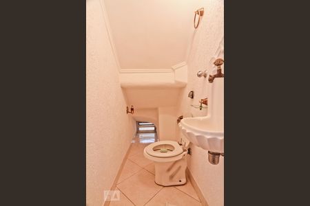 Casa à venda com 380m², 3 quartos e 2 vagas Casa à venda com 380m², 3 quartos e 2 vagasLavabo