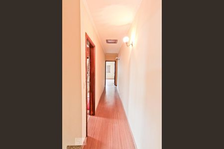 Casa à venda com 380m², 3 quartos e 2 vagas Casa à venda com 380m², 3 quartos e 2 vagasCorredor