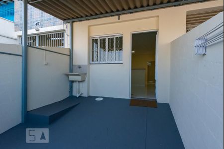 Casa para alugar com 60m², 2 quartos e 1 vagaFachada e área de serviço