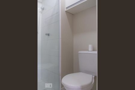 Banheiro de kitnet/studio para alugar com 1 quarto, 25m² em Iguatemi, Ribeirão Preto