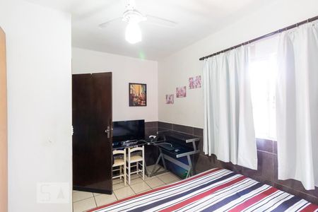 Suíte de casa à venda com 3 quartos, 216m² em Vila Domitila, São Paulo