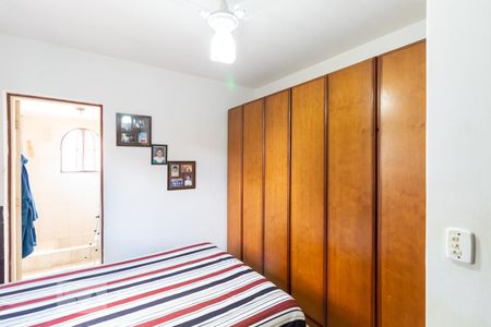 Suíte de casa à venda com 3 quartos, 216m² em Vila Domitila, São Paulo