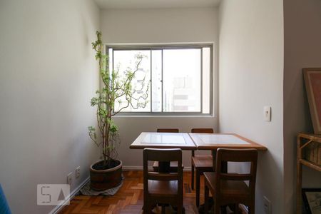 Sala de apartamento para alugar com 2 quartos, 65m² em Indianópolis, São Paulo