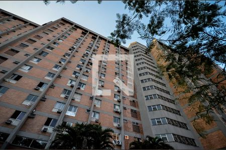 Apartamento à venda com 70m², 2 quartos e 1 vaga Apartamento à venda com 70m², 2 quartos e 1 vagaFachada do bloco
