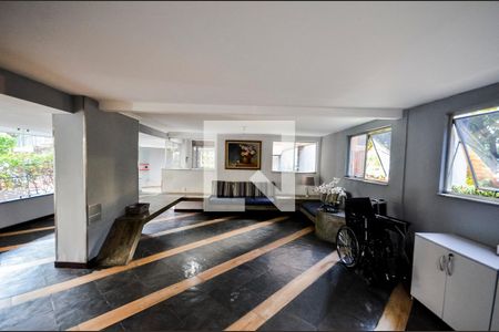 Apartamento à venda com 70m², 2 quartos e 1 vaga Apartamento à venda com 70m², 2 quartos e 1 vagaHall