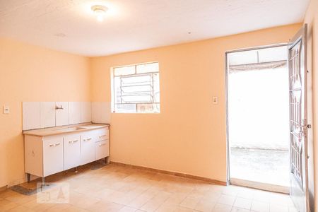 Sala e cozinha de casa para alugar com 1 quarto, 50m² em Parque Císper, São Paulo