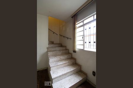 Escada de casa à venda com 4 quartos, 330m² em Jardim da Glória, São Paulo