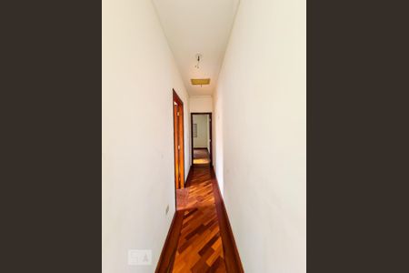 Casa à venda com 162m², 3 quartos e 3 vagasCorredor dos Quartos