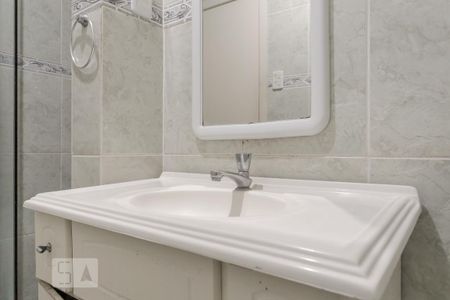 Banheiro de apartamento para alugar com 2 quartos, 70m² em Navegantes, Porto Alegre