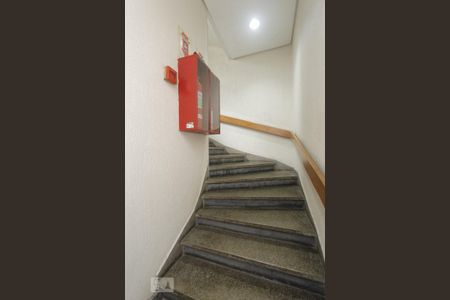 ESCADAS de apartamento para alugar com 2 quartos, 70m² em Navegantes, Porto Alegre