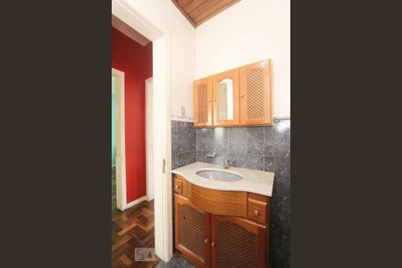 BANHEIRO de apartamento para alugar com 2 quartos, 70m² em Navegantes, Porto Alegre