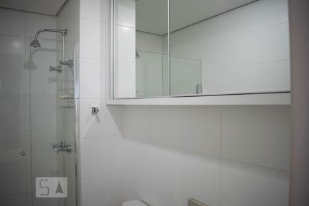 Banheiro de apartamento à venda com 1 quarto, 49m² em Praia de Belas, Porto Alegre