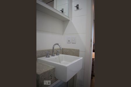Banheiro de apartamento à venda com 1 quarto, 49m² em Praia de Belas, Porto Alegre