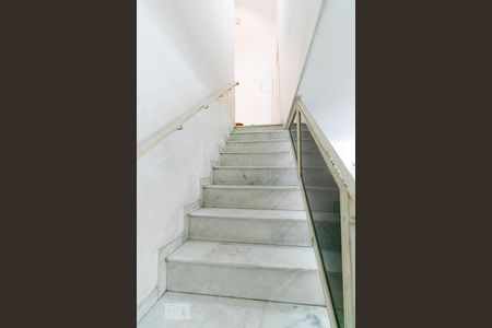 Sala - Escadas de casa à venda com 4 quartos, 124m² em Vila Carrao, São Paulo