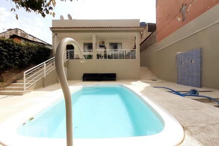 Casa à venda com 160m², 4 quartos e sem vagaPiscina