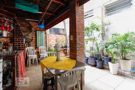 Apartamento à venda com 117m², 2 quartos e sem vagaQuintal