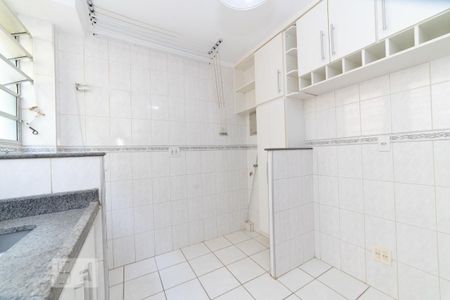 Apartamento para alugar com 74m², 3 quartos e 1 vaga Apartamento para alugar com 74m², 3 quartos e 1 vagaCozinha e área de serviço 02