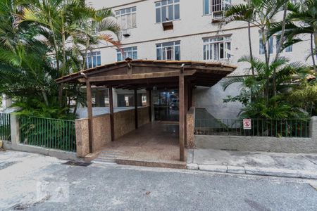 Apartamento à venda com 115m², 3 quartos e 2 vagasEntrada do prédio