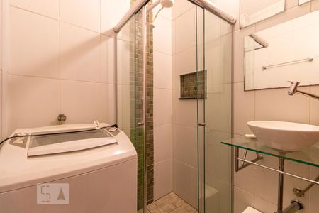 Banheiro de kitnet/studio para alugar com 1 quarto, 37m² em República, São Paulo