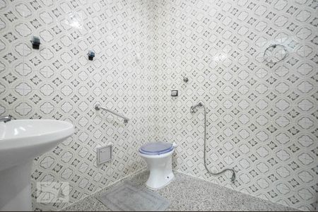 Banheiro de casa à venda com 3 quartos, 426m² em Vila Progredior, São Paulo