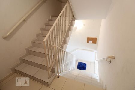 Apartamento à venda com 47m², 2 quartos e 1 vagaEscada