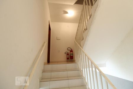 Apartamento à venda com 47m², 2 quartos e 1 vagaEscada