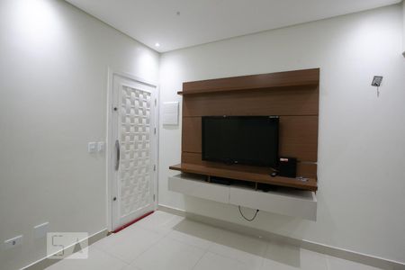 Sala de casa para alugar com 2 quartos, 75m² em Jardim Ruth, São Paulo