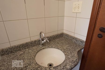 Apartamento para alugar com 55m², 2 quartos e 1 vagaBanheiro social - pia