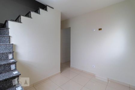 Sala de casa de condomínio para alugar com 2 quartos, 50m² em Vila Isolina Mazzei, São Paulo