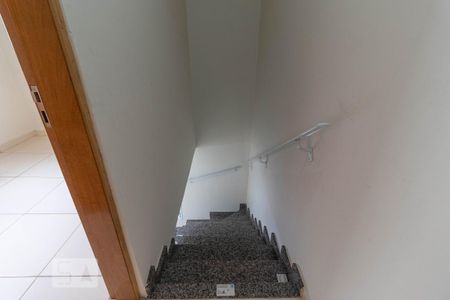 Casa de condomínio para alugar com 50m², 2 quartos e 1 vaga Casa de condomínio para alugar com 50m², 2 quartos e 1 vagaEscada