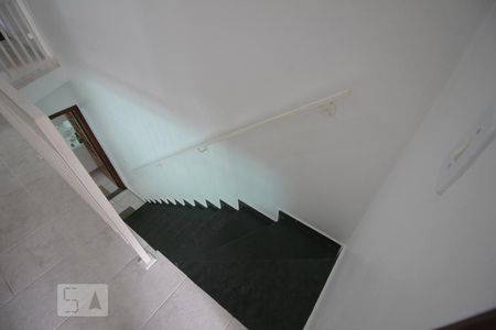 Escadas de casa à venda com 3 quartos, 169m² em Jardim Lar Sao Paulo, São Paulo