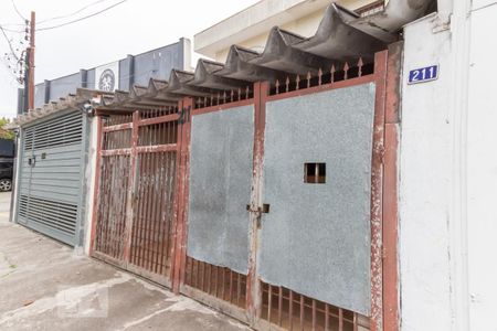 Casa à venda com 210m², 3 quartos e 2 vagas Casa à venda com 210m², 3 quartos e 2 vagasFachada