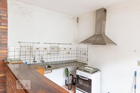 Casa à venda com 210m², 3 quartos e 2 vagas Casa à venda com 210m², 3 quartos e 2 vagasCozinha Americana